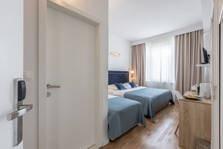 Room 9 of 36