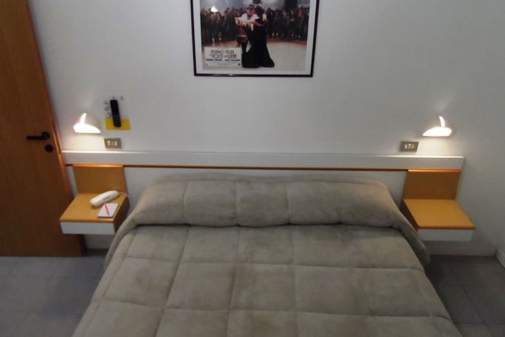 Room 10 of 35