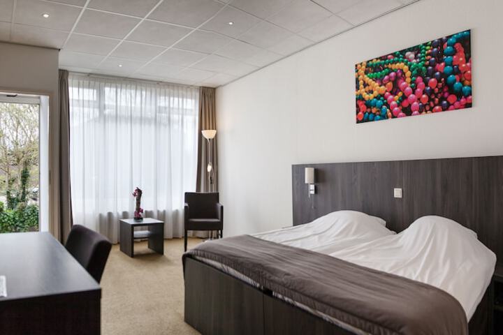 Room 4 of 46