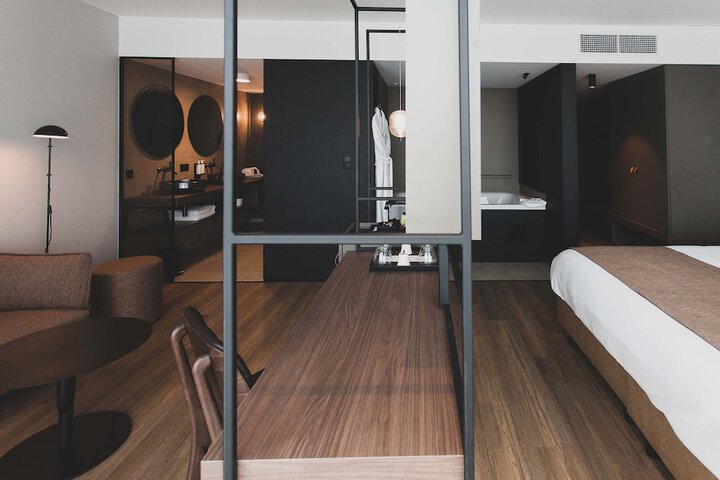 Room 14 of 30