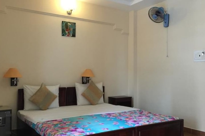Room 10 of 43