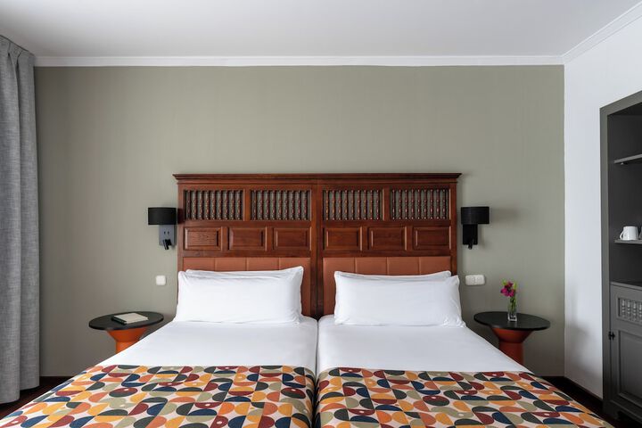 Room 7 of 165