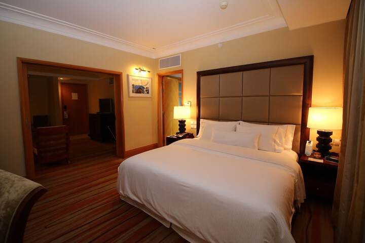 Room 5 of 70