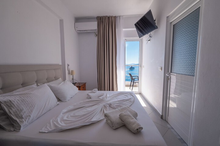 Room 14 of 76