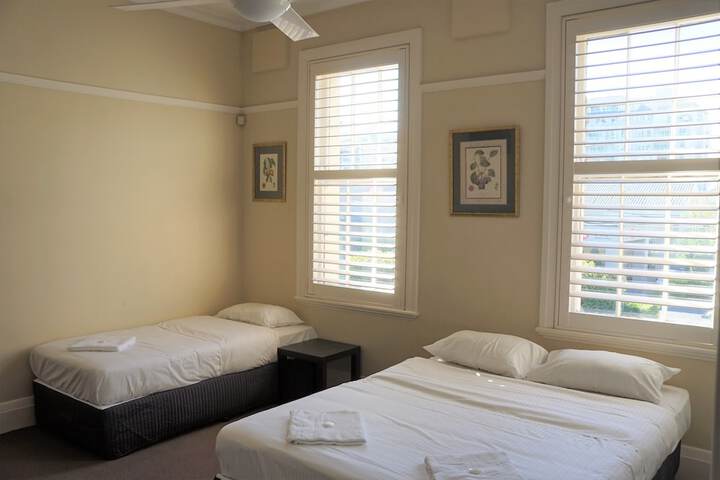 Room 3 of 28