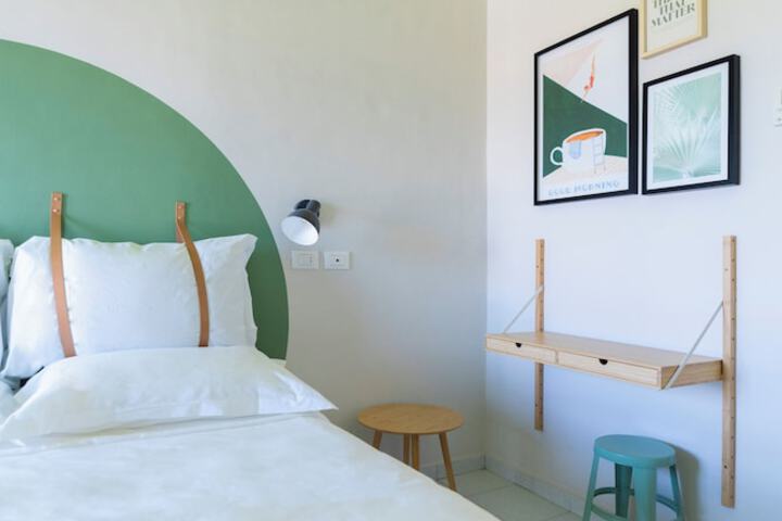 Room 16 of 148
