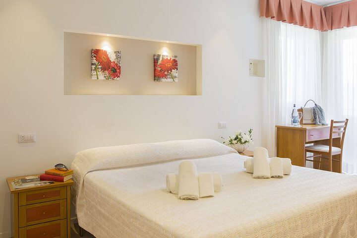 Room 10 of 42