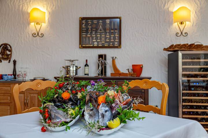 Dining 33 of 90