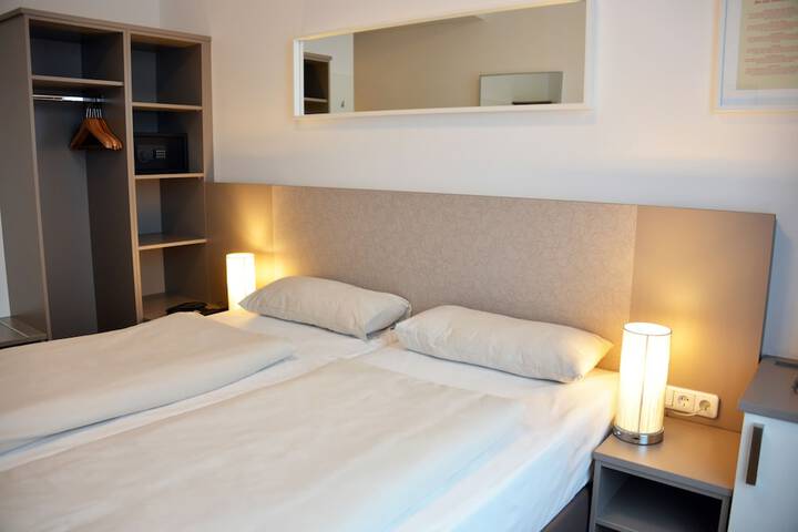 Room 42 of 136