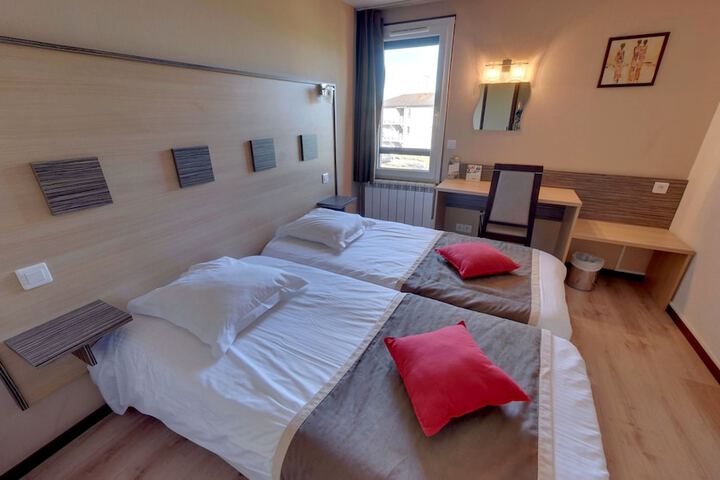 Room 3 of 38