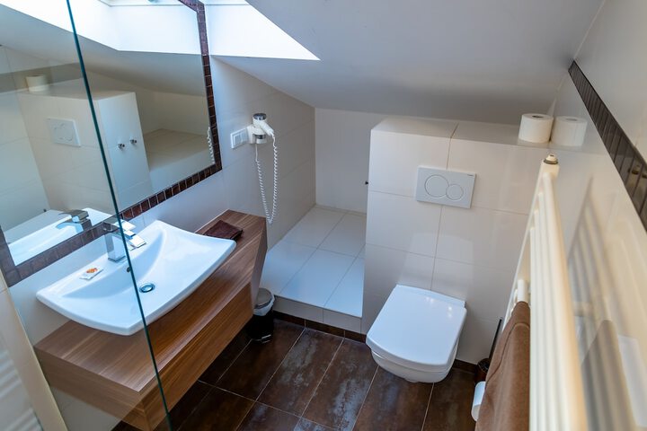 Room 195 of 239