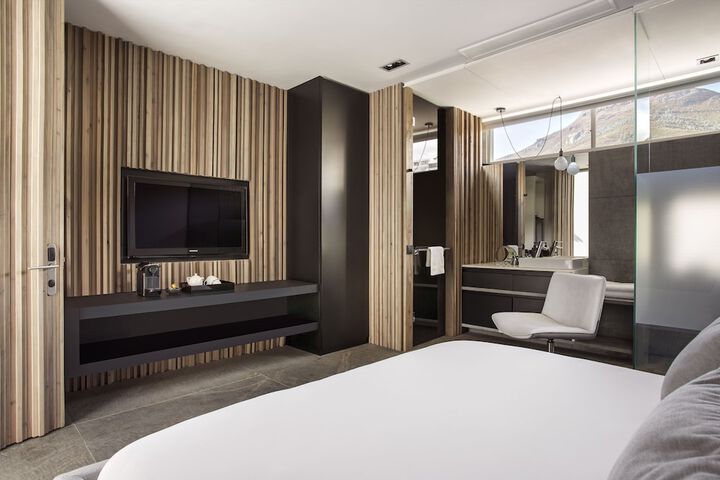 Room 6 of 58