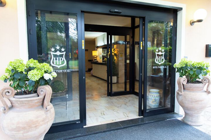 Hotel 31 of 36