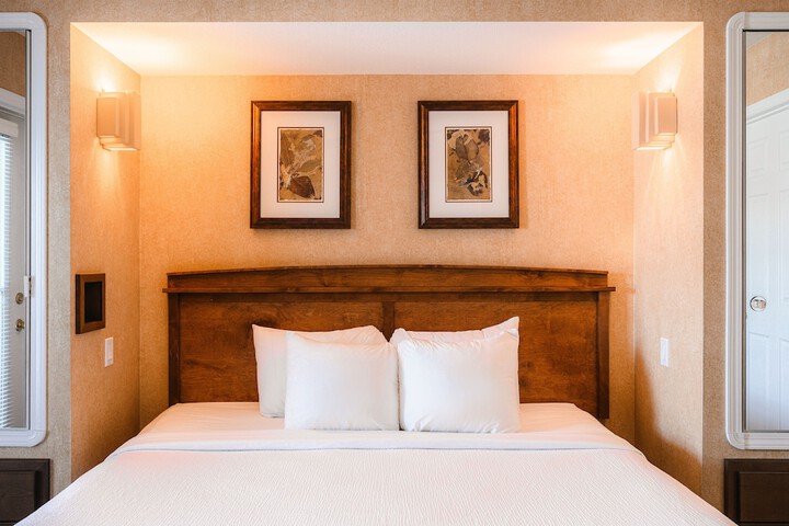 Room 4 of 44