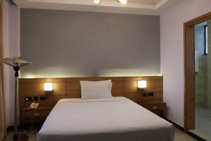 Room 83 of 173