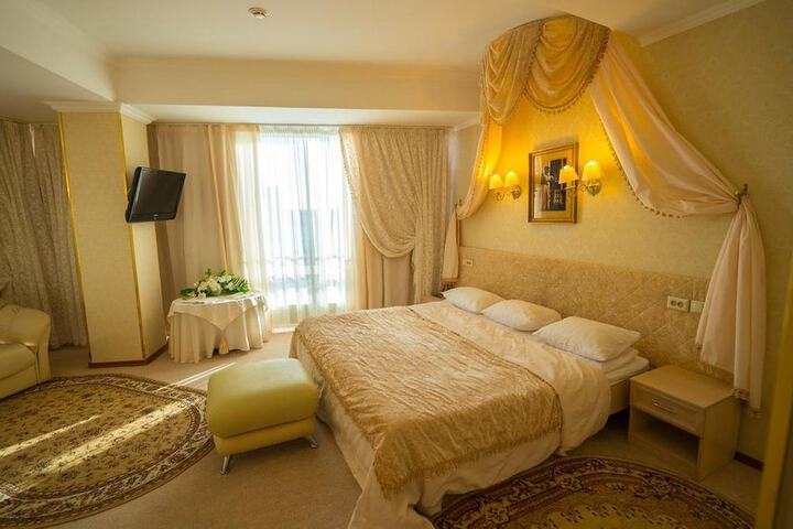 Room 28 of 90