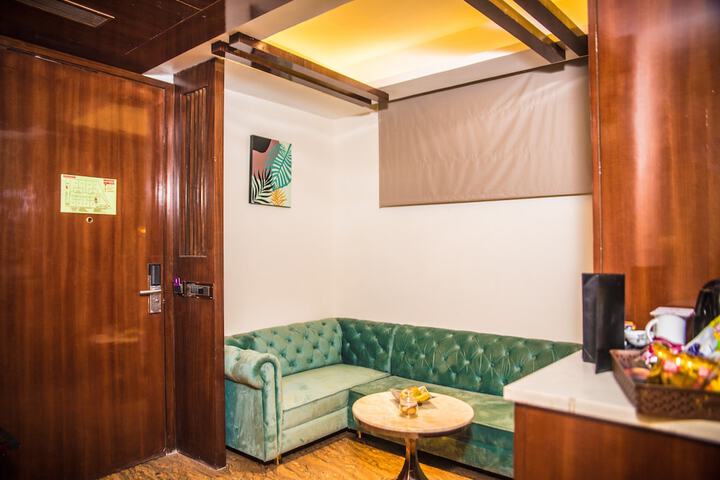 Room 13 of 32