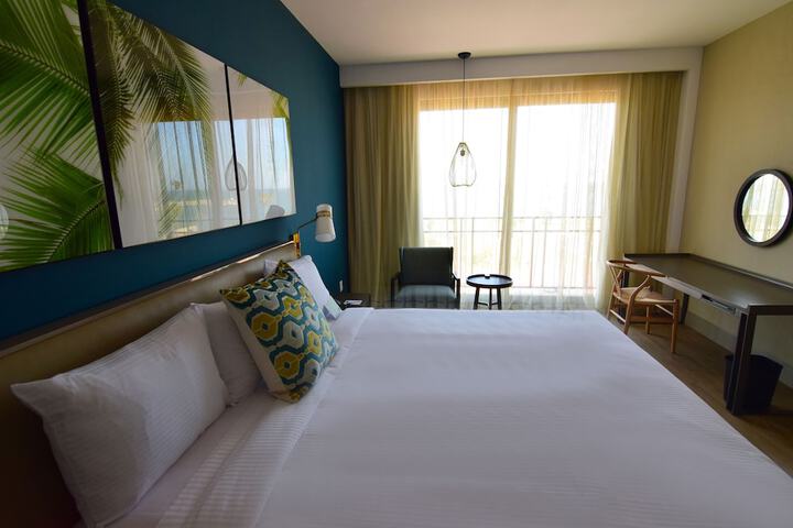 Room 4 of 93