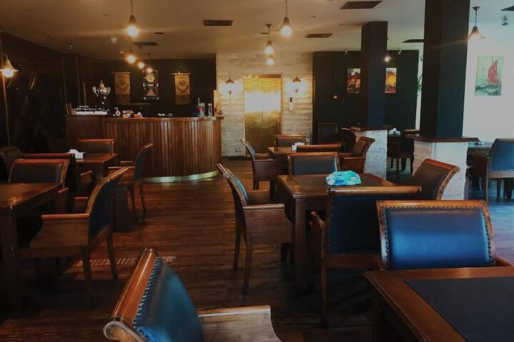 Dining 37 of 46