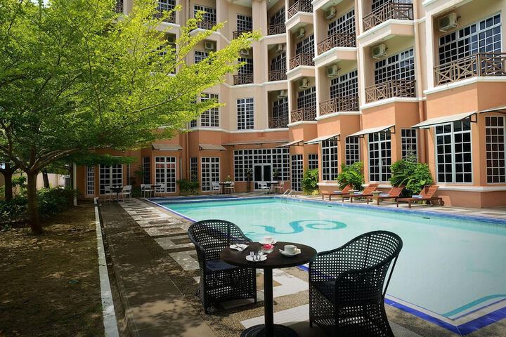 Pool Hotel
