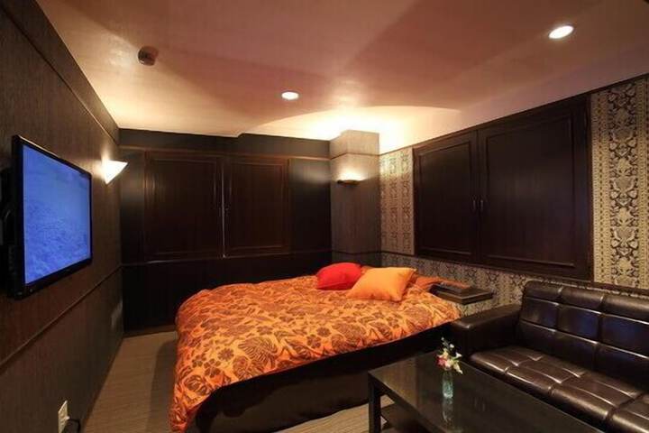 Room 21 of 36