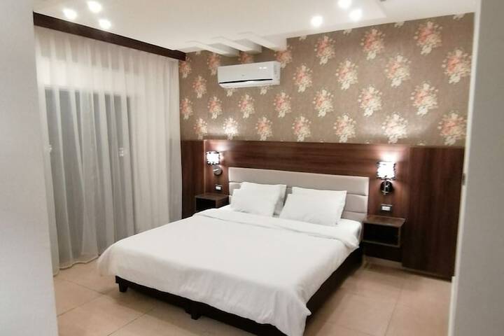 Room 12 of 77