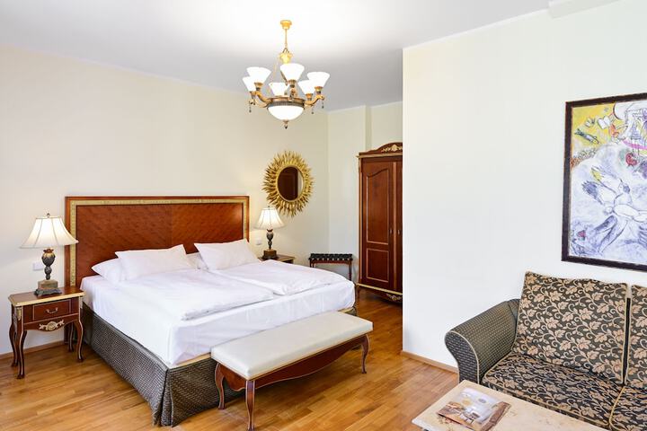 Room 8 of 49