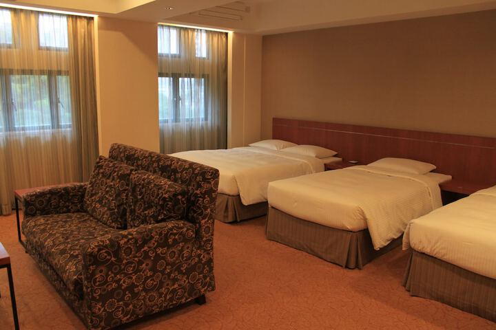 Room 9 of 40