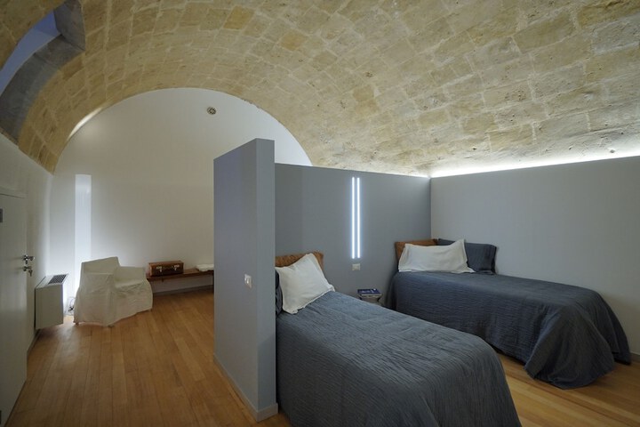 Room 18 of 28