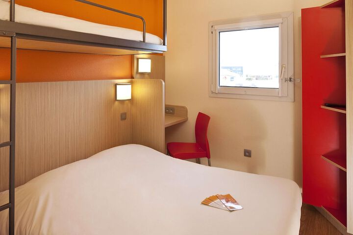Room 5 of 32