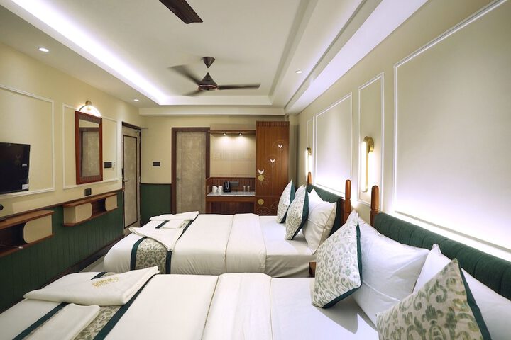 Room 4 of 34