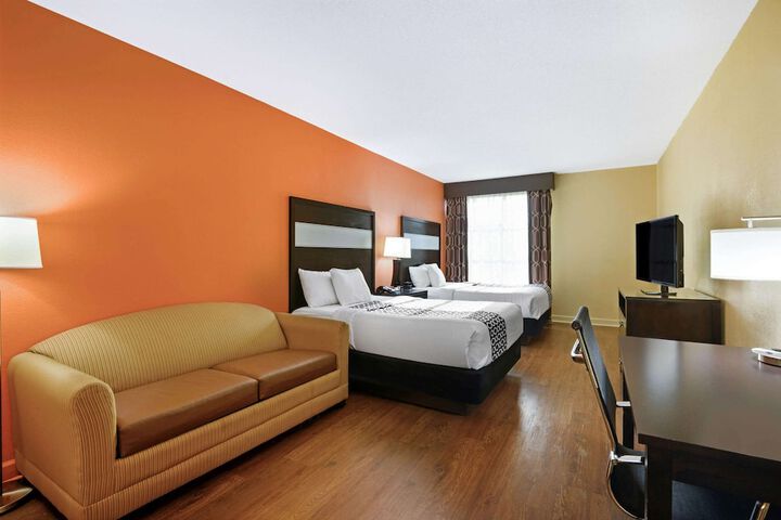 2 Queen Beds Accessible (2 of 10)