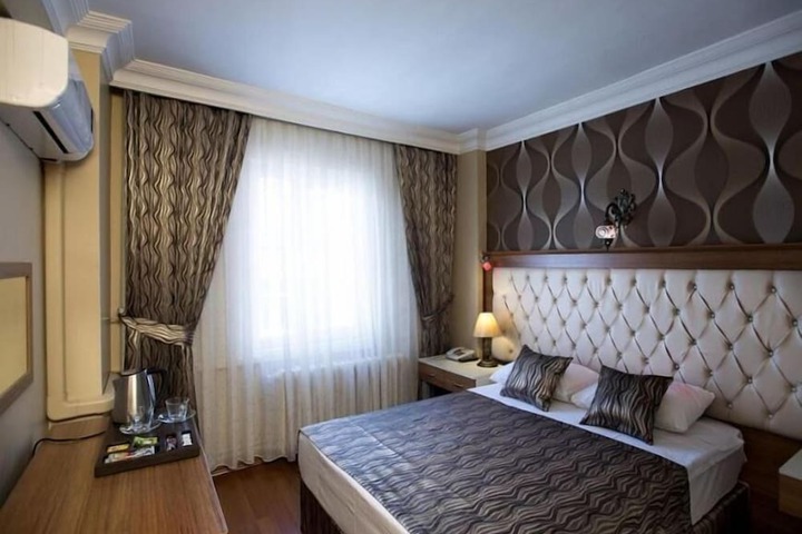 Room 15 of 37