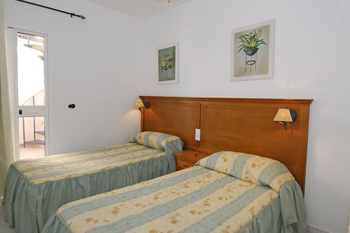 Room 8 of 48