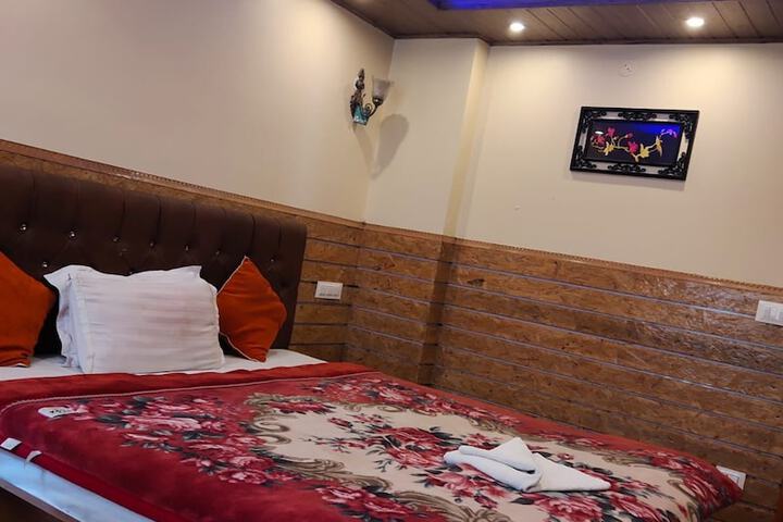 Room 5 of 13