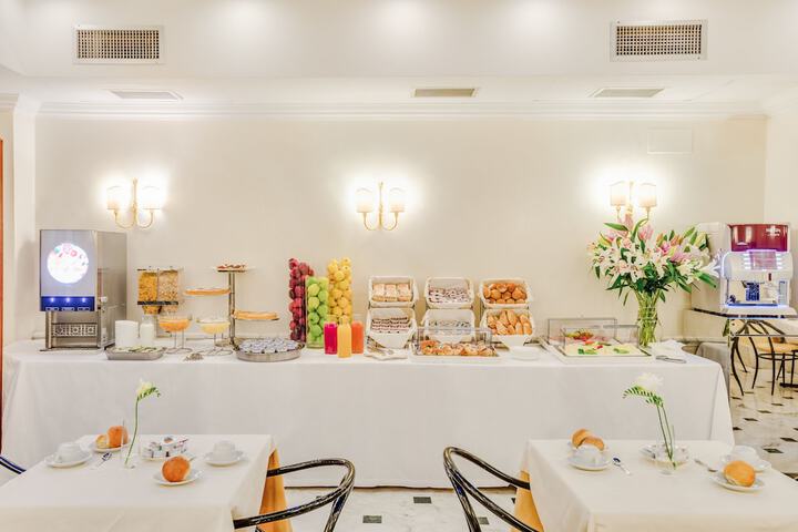 Breakfast area