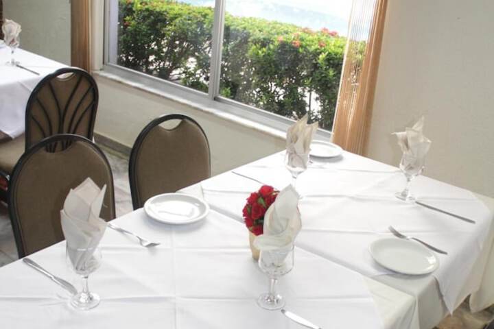 Dining 40 of 56