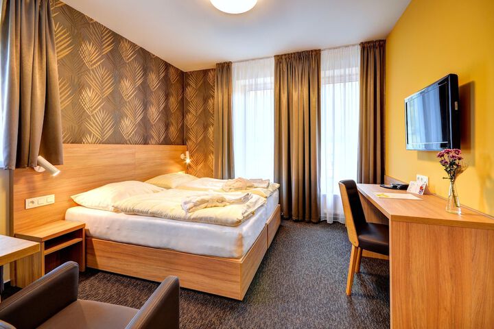 Room 4 of 91