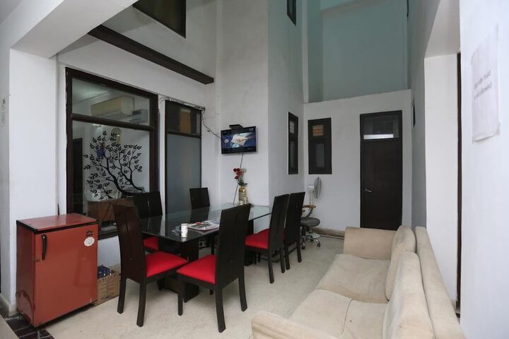 Room 6 of 7