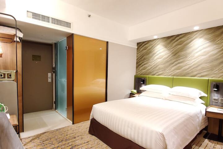 Room 19 of 103