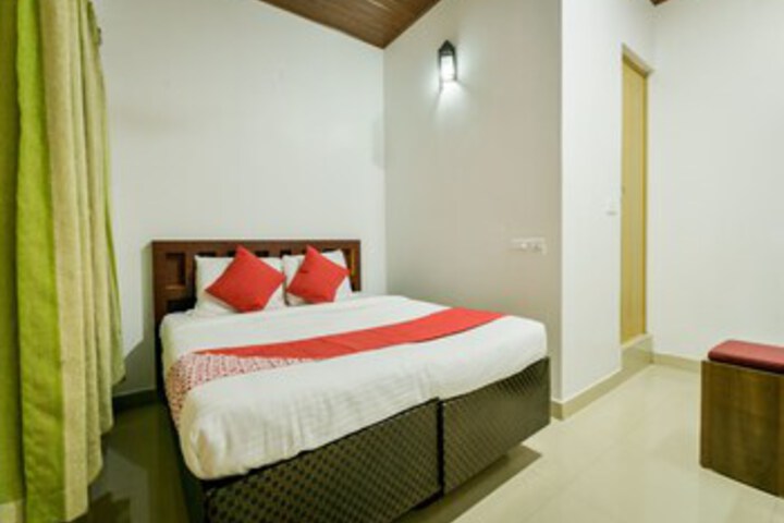 Room 11 of 28
