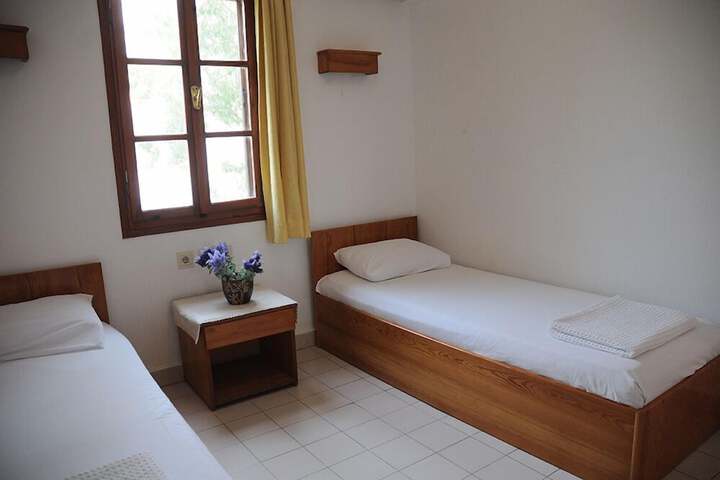 Room 6 of 45