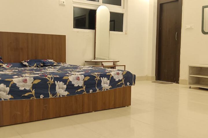 Room 3 of 13