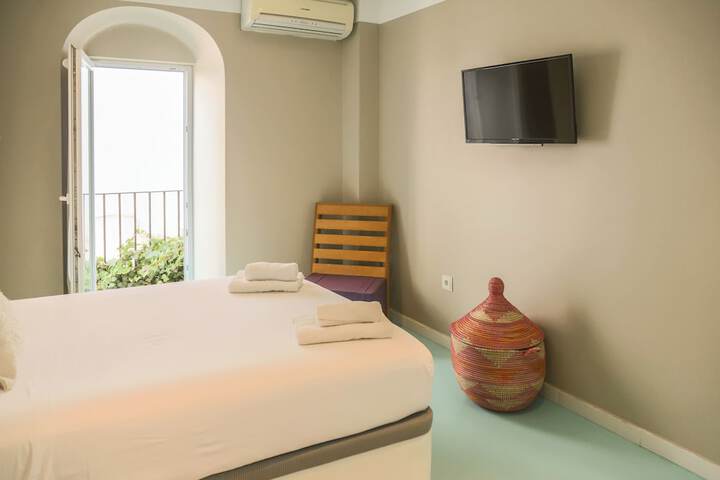 Room 17 of 35
