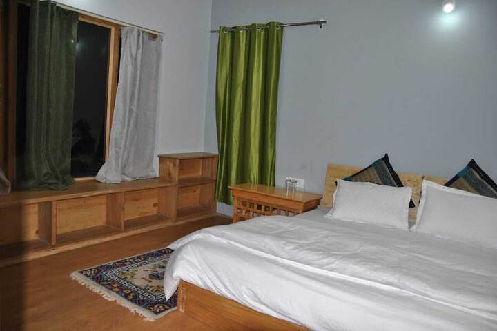 Room 4 of 26