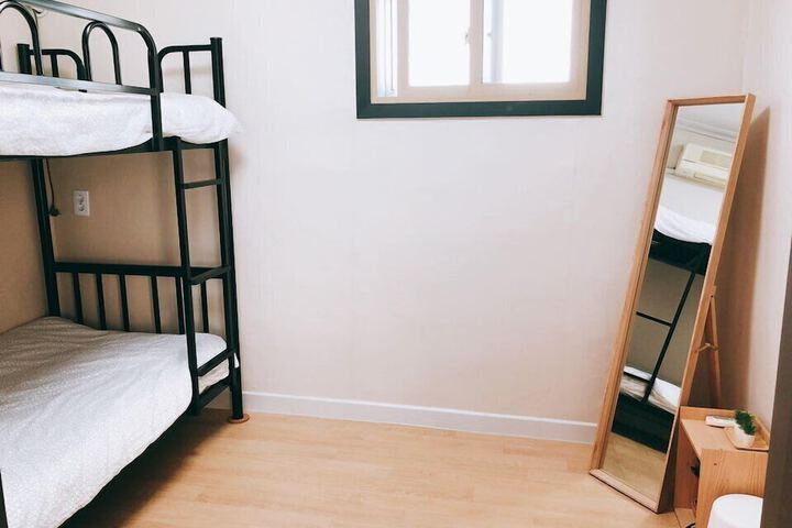 Room 4 of 20