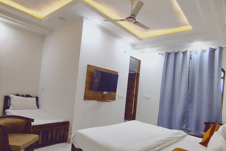 Room 9 of 36