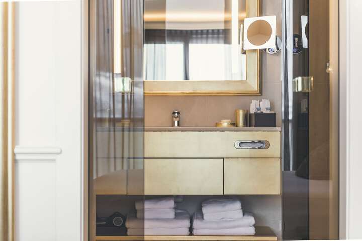 Room 52 of 75