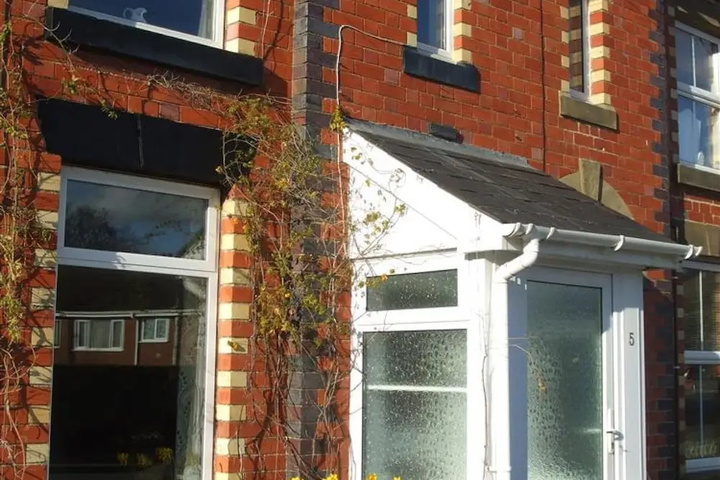 Spacious Holiday Home With Lovely Garden Ideal Location in South Wales