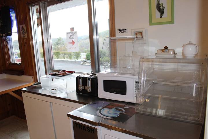 Breakfast area